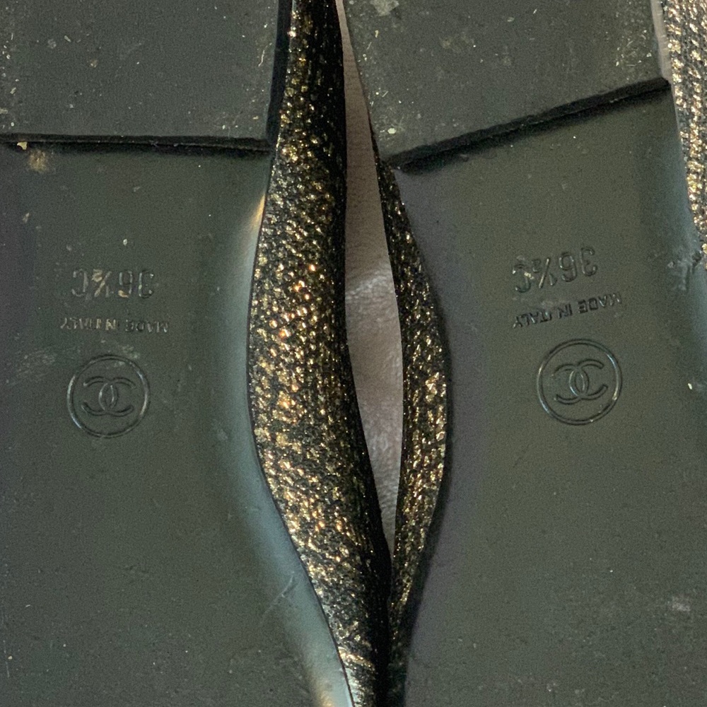 Chanel Loafers black and gold CC logo - Picture 4 of 4